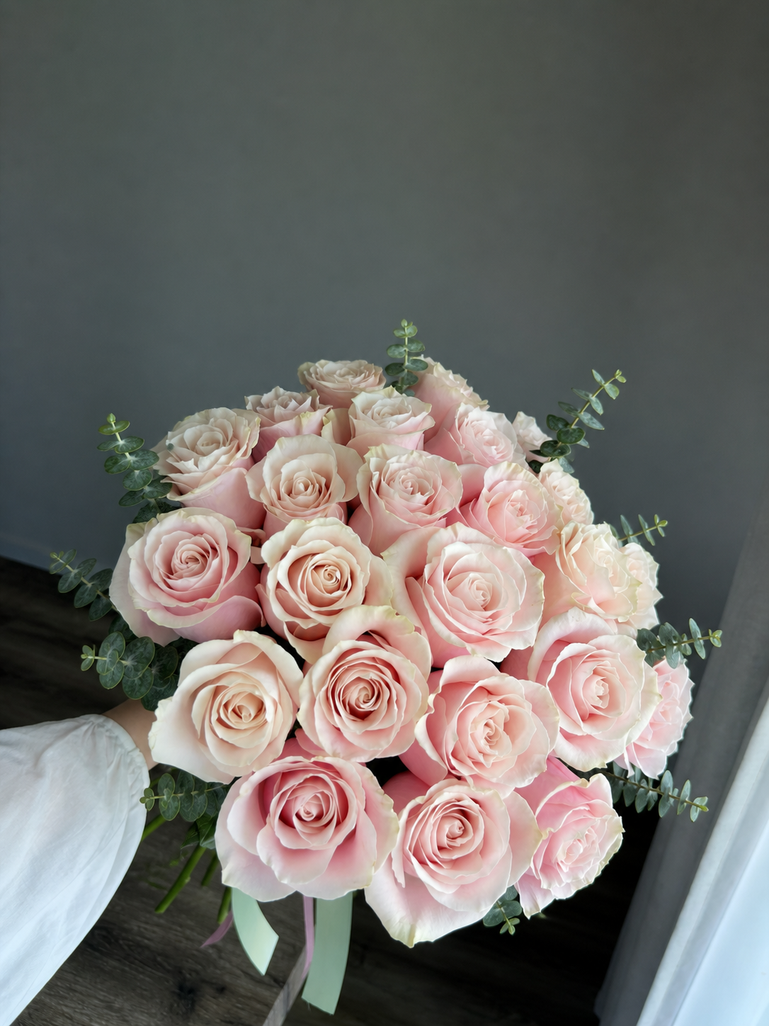 Premium Blush Cream Long-Stem Roses